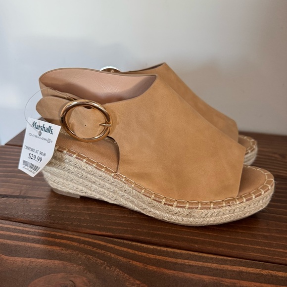 NWT-Tan Wedge Sandals -7 - Picture 1 of 8